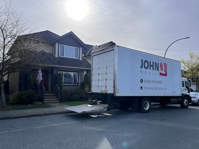 local moving service in Abbotsford packing and transporting household furniture